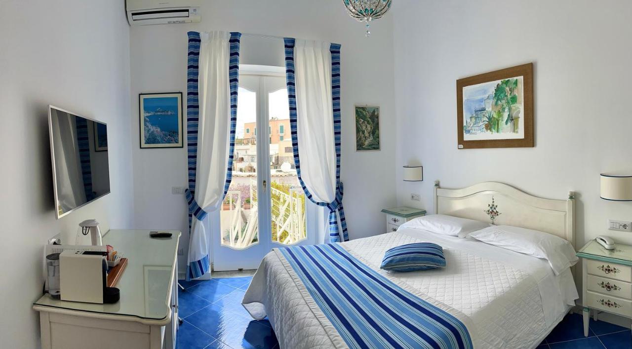 Hotel Villa Delle Palme In Позитано Экстерьер фото